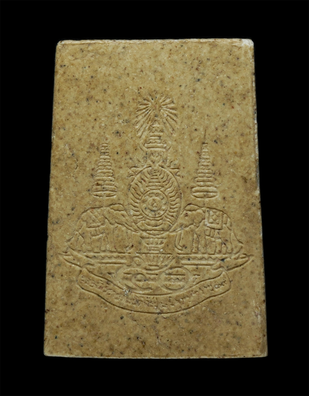 21May24 (63)p.jpg - พระสมเด็จ วัดระฆังโฆสิตาราม กรุงเทพ ฯ รุ่นกาญจนาภิเษก 50 ปี พ.ศ. 2538 ด้านหลังตราสัญลักษณ์ ฉลองสิริราชสมบัติครบ 50 ปี เนื้อผงพุทธคุณ ผงว่าน ผงพระเก่า  [..] | https://kamulet.in.th